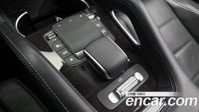 Mercedes-Benz GLE-Class 2021 — Photo 5/33