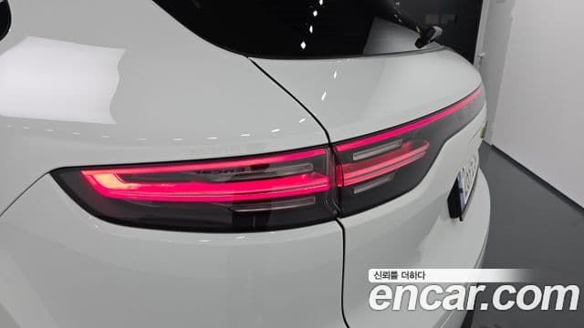 Porsche Cayenne 2023 — Photo 6/32
