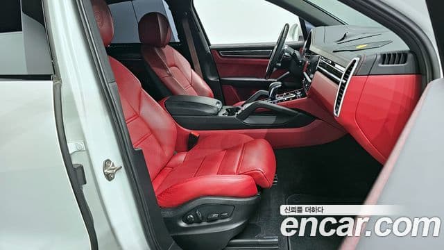 Porsche Cayenne 2023 — Photo 23/32