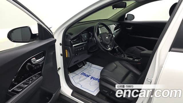 Kia Niro 2019 — Фото 10/20