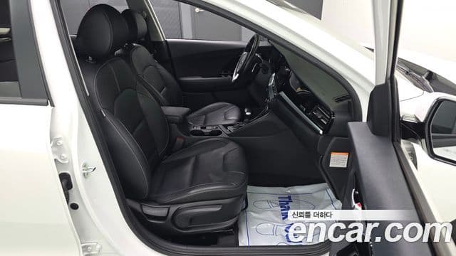 Kia Niro 2019 — Фото 11/20