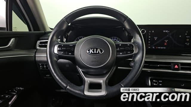 Kia K5 2021 — ფოტო 13/20