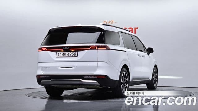 Kia Carnival 2023 — ფოტო 2/20