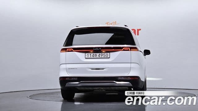Kia Carnival 2023 — ფოტო 4/20