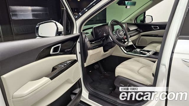 Kia Carnival 2023 — ფოტო 10/20