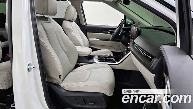 Kia Carnival 2023 — ფოტო 11/20