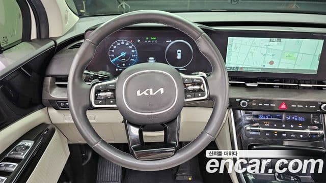 Kia Carnival 2023 — ფოტო 13/20