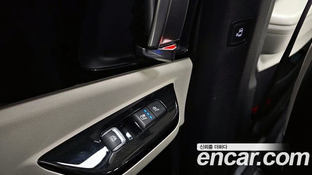 Kia Carnival 2023 — ფოტო 17/20