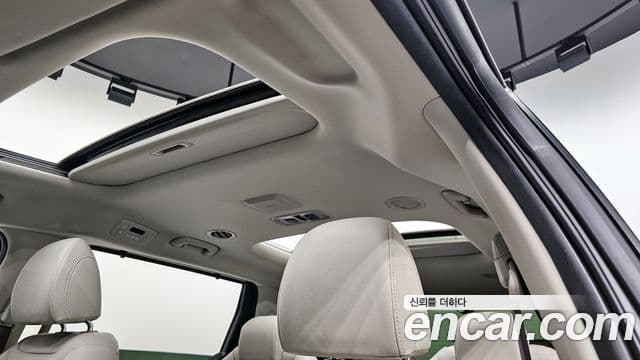 Kia Carnival 2023 — ფოტო 19/20