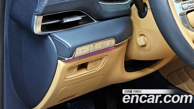 Genesis GV80 2021 — ფოტო 14/20