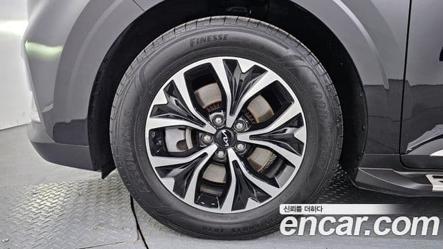 Kia Carnival 2023 — ფოტო 4/20