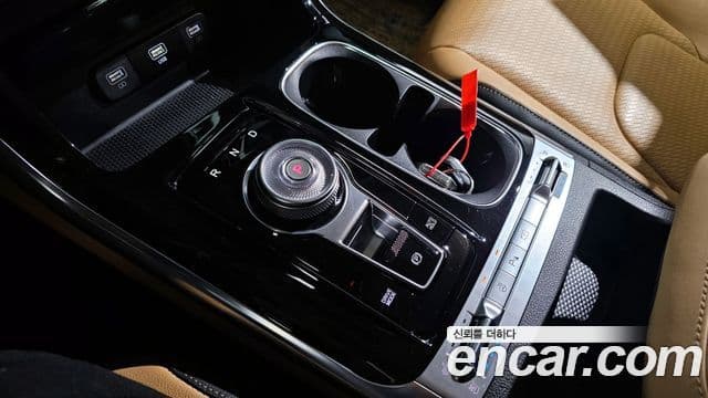 Kia Carnival 2023 — ფოტო 7/20
