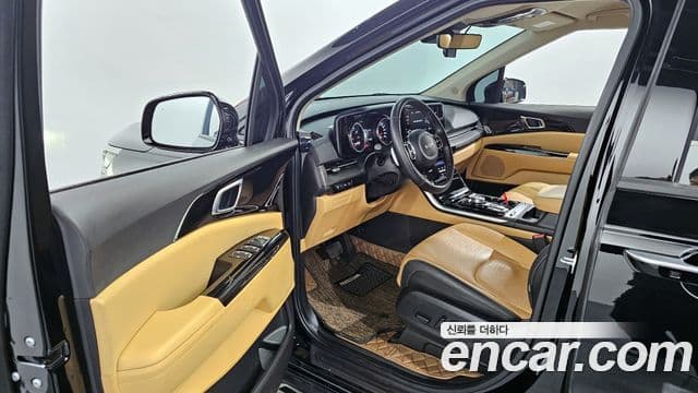 Kia Carnival 2023 — ფოტო 8/20