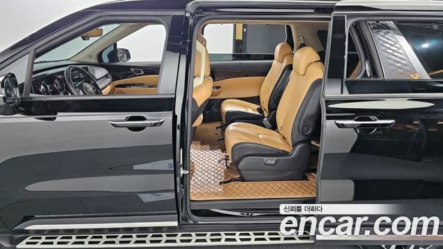 Kia Carnival 2023 — ფოტო 10/20