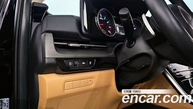 Kia Carnival 2023 — ფოტო 13/20