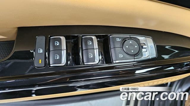 Kia Carnival 2023 — ფოტო 14/20