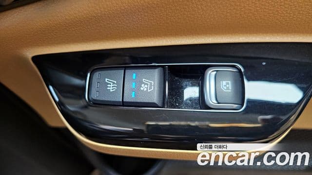 Kia Carnival 2023 — ფოტო 16/20
