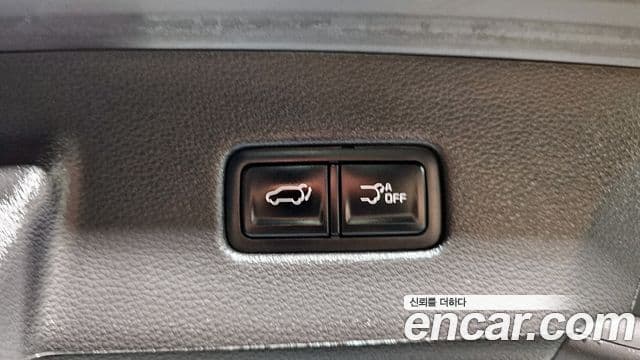 Kia Carnival 2023 — ფოტო 18/20