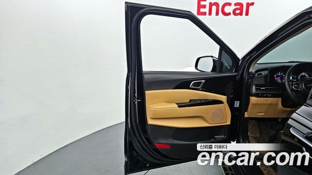 Kia Carnival 2023 — Photo 24/30