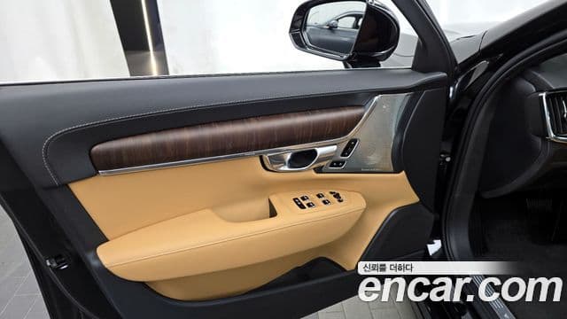 Volvo S90 2023 — Photo 31/34