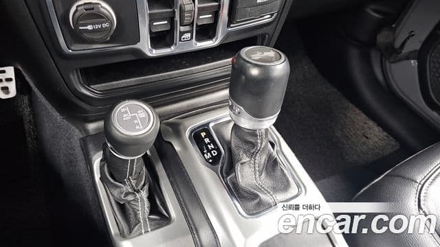 Jeep Wrangler 2021 — Şəkil 9/20