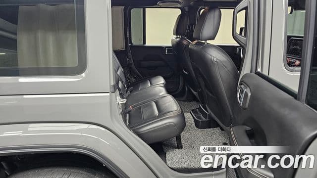 Jeep Wrangler 2021 — Şəkil 11/20