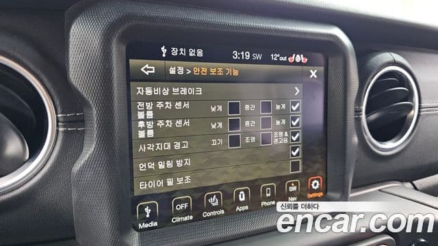 Jeep Wrangler 2021 — Şəkil 16/20