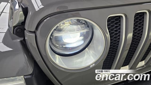 Jeep Wrangler 2021 — ფოტო 25/30