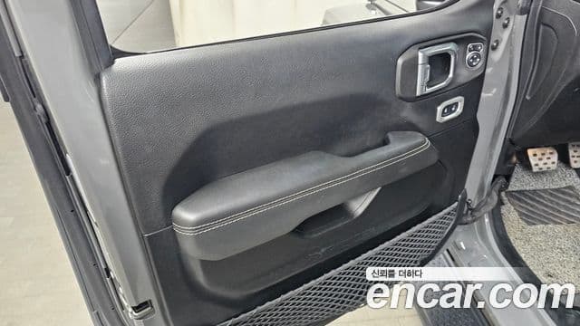Jeep Wrangler 2021 — ფოტო 12/30