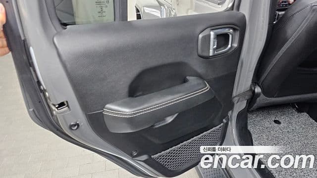 Jeep Wrangler 2021 — ფოტო 23/30
