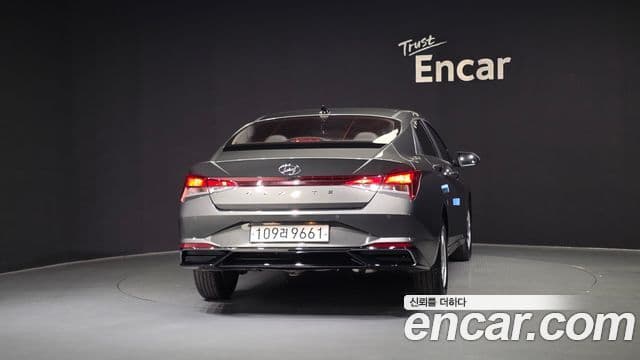 Hyundai The New Avante Hybrid 2022 — Photo 18/20