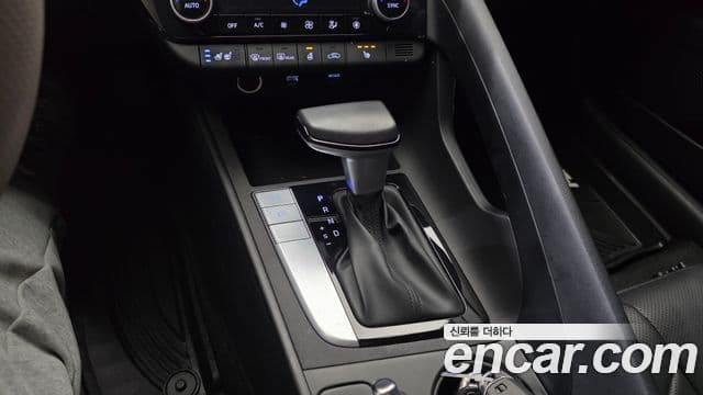 Hyundai The New Avante Hybrid 2022 — Photo 6/20