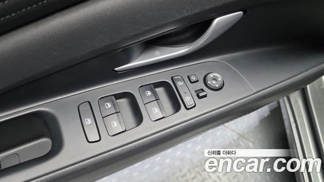 Hyundai The New Avante Hybrid 2022 — Photo 2/20