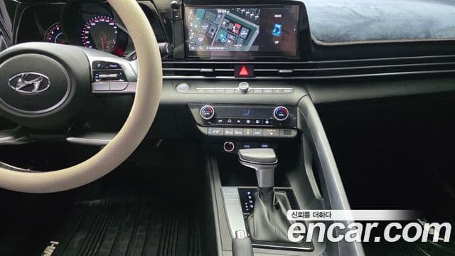 Hyundai The New Avante Hybrid 2022 — Photo 17/20