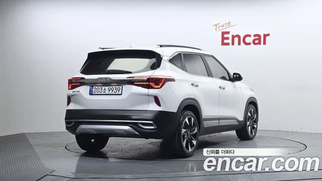 Kia Seltos 2022 — ფოტო 2/20
