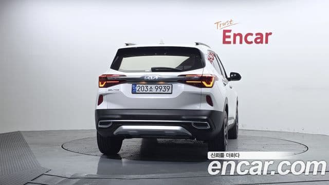 Kia Seltos 2022 — ფოტო 4/20