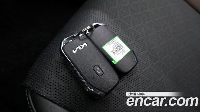 Kia Seltos 2022 — ფოტო 17/20