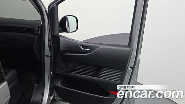 Hyundai Staria 2022 — Photo 28/31
