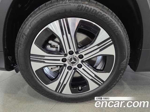 Mercedes-Benz EQB 2025 — Şəkil 8/20