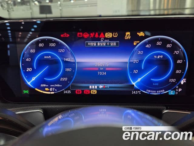 Mercedes-Benz EQB 2025 — Şəkil 19/20