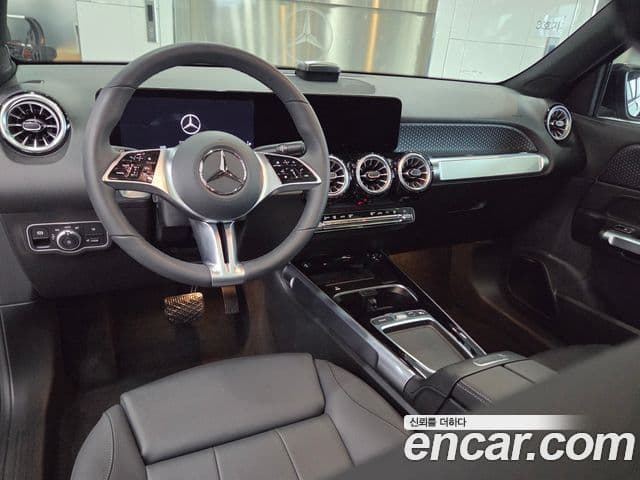 Mercedes-Benz EQB 2025 — Şəkil 18/20