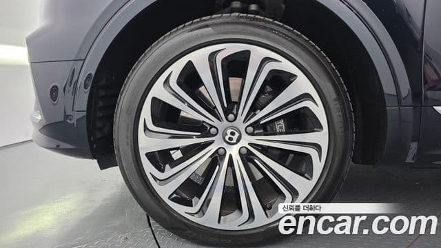 Bentley Bentayga 2025 — Şəkil 5/20