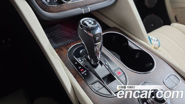 Bentley Bentayga 2025 — Şəkil 9/20