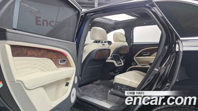 Bentley Bentayga 2025 — Şəkil 17/20