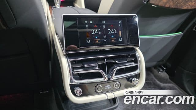 Bentley Bentayga 2025 — Şəkil 18/20
