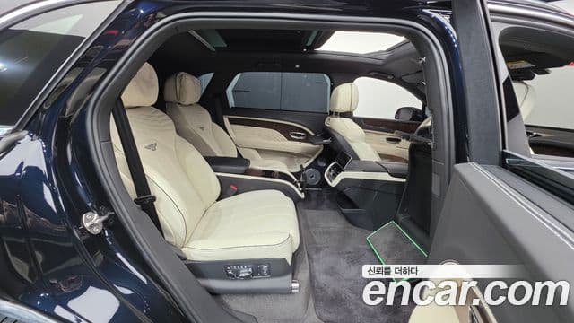 Bentley Bentayga 2025 — Şəkil 19/20