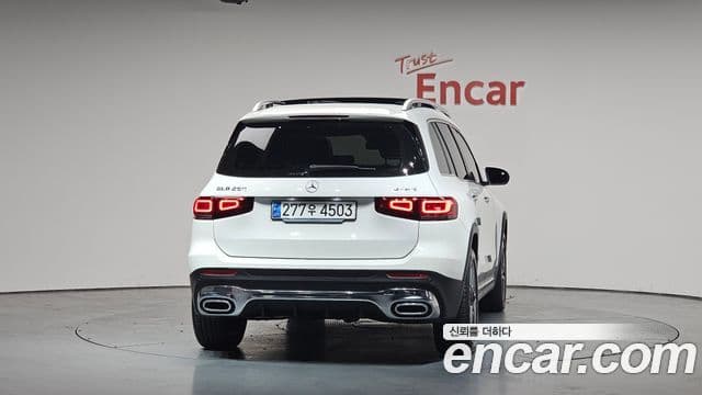 Mercedes-Benz GLB-Class 2023 — Şəkil 4/20