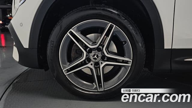 Mercedes-Benz GLB-Class 2023 — фото 5 из 20