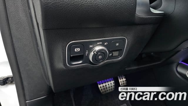 Mercedes-Benz GLB-Class 2023 — Şəkil 18/20