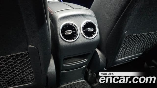 Mercedes-Benz GLB-Class 2023 — Photo 15/33